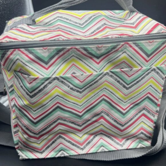 Thirty-One Zipper Pouch Party Punch Chevron Insulated Tote - Picture 5 of 5